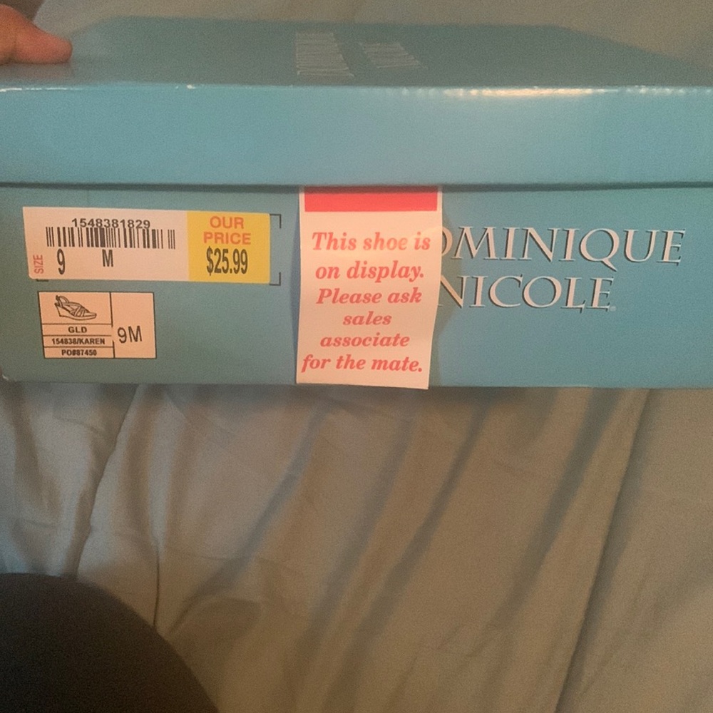 Size 9M , Dominique Nicole Wedges